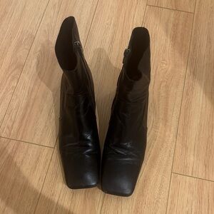 L’intervalle Black Leather Ankle Boots